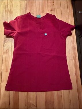 Garde- malade Women’s CRANBERRY Medical Scrub Top (XS)